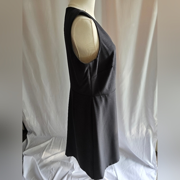 Lauren Ralph Lauren Two-Tone Faux-Wrap Side Ruffle B&W Sleeveless Dress Sz. 10 - Picture 2 of 9
